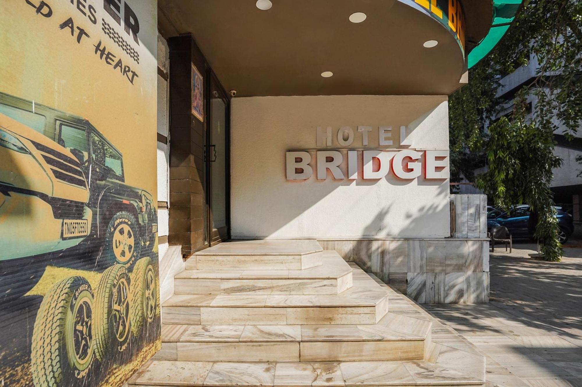 Hotel O Bridge Ahmedabad Exterior foto