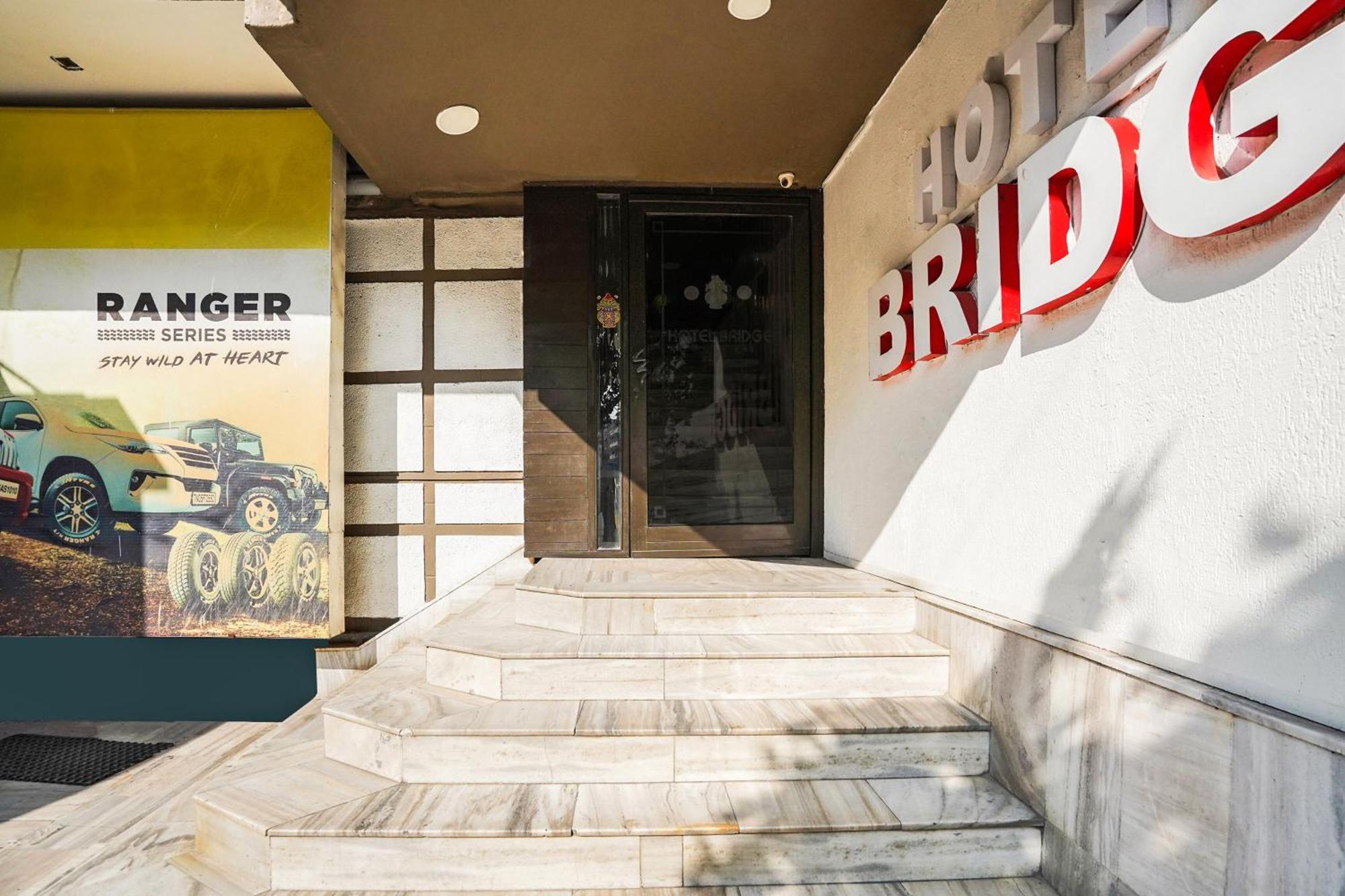 Hotel O Bridge Ahmedabad Exterior foto