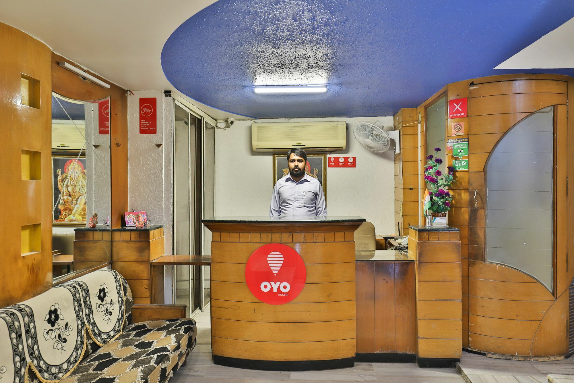 Hotel O Bridge Ahmedabad Exterior foto