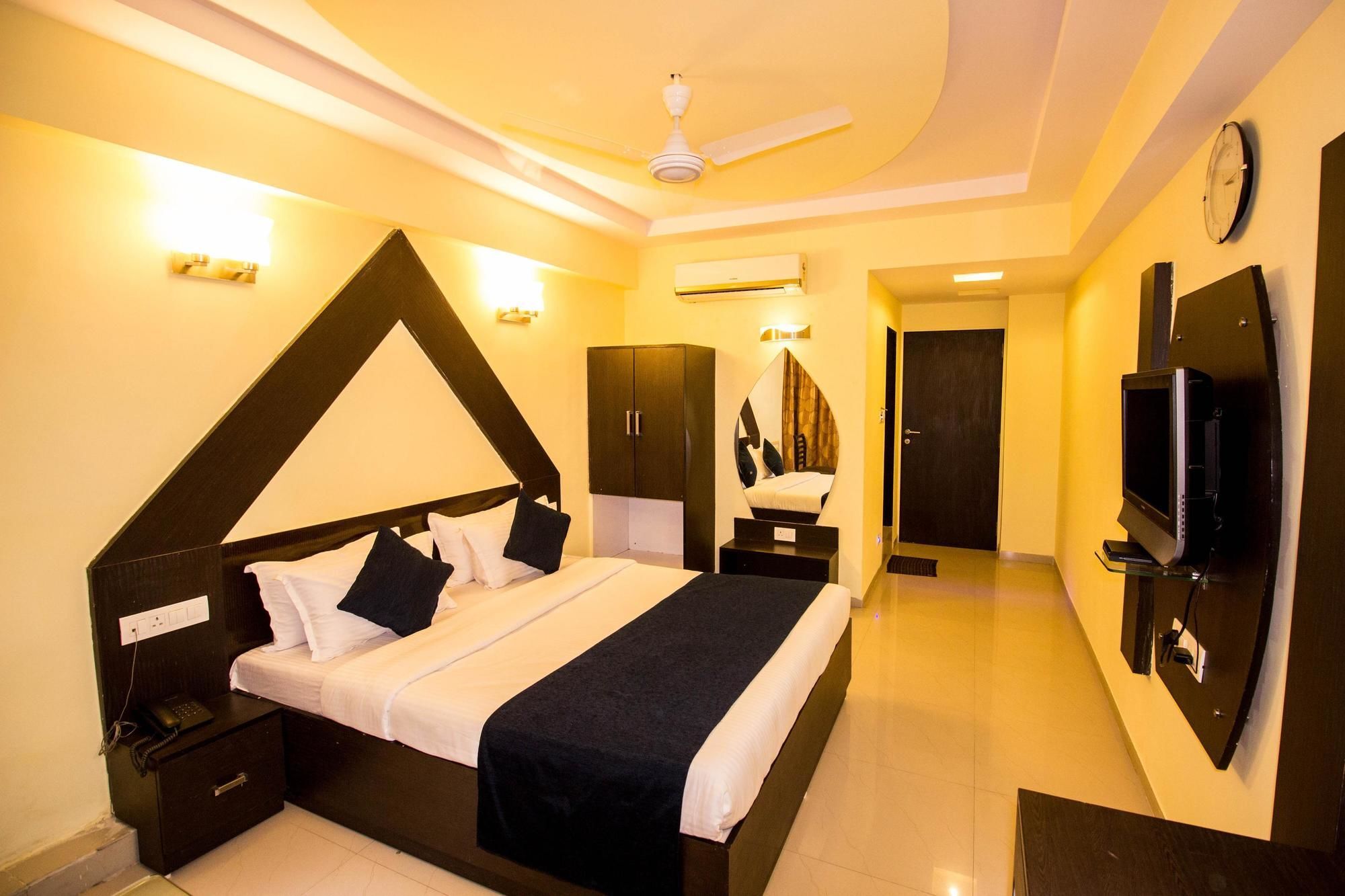 Hotel O Bridge Ahmedabad Exterior foto