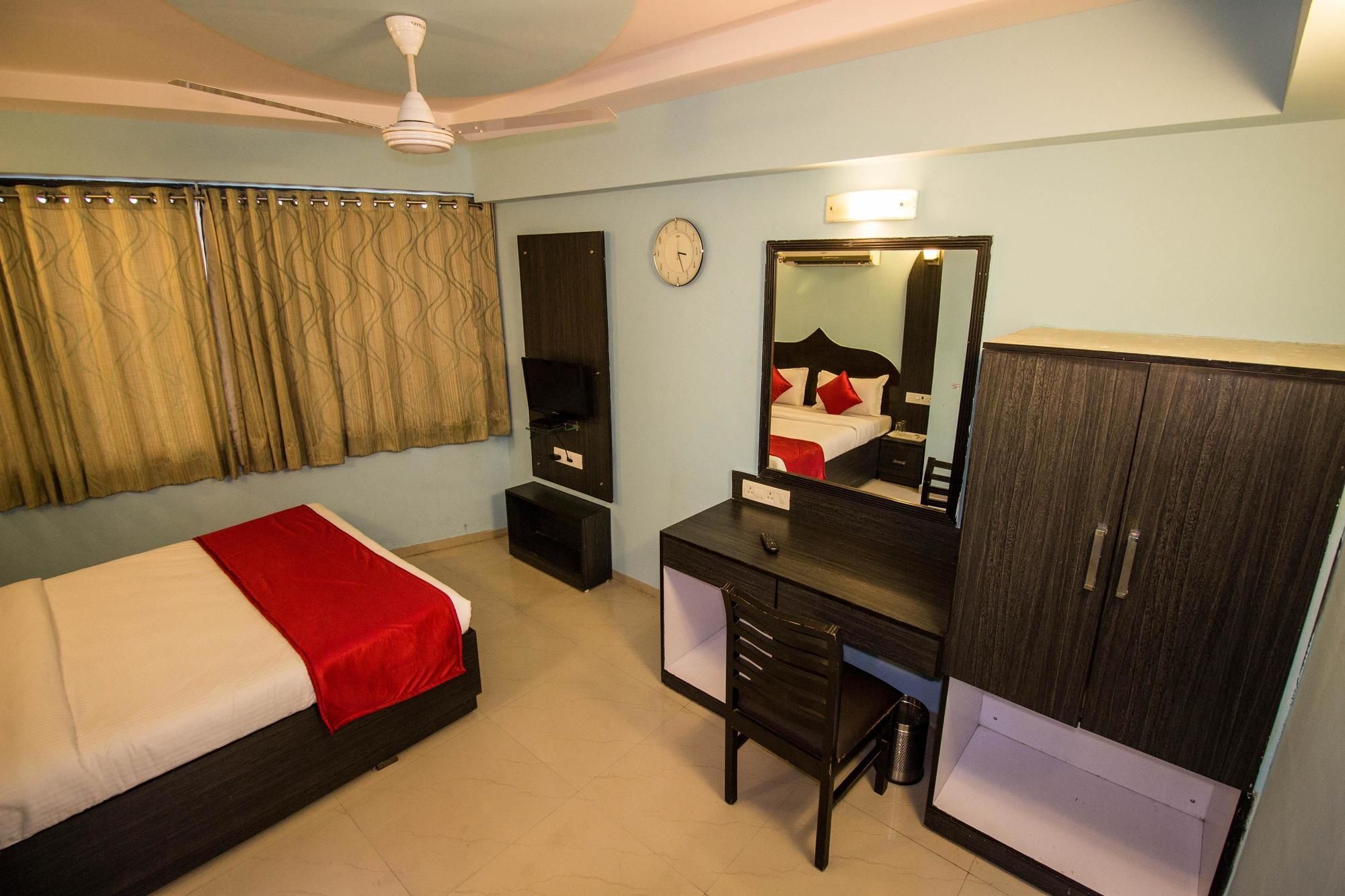Hotel O Bridge Ahmedabad Exterior foto