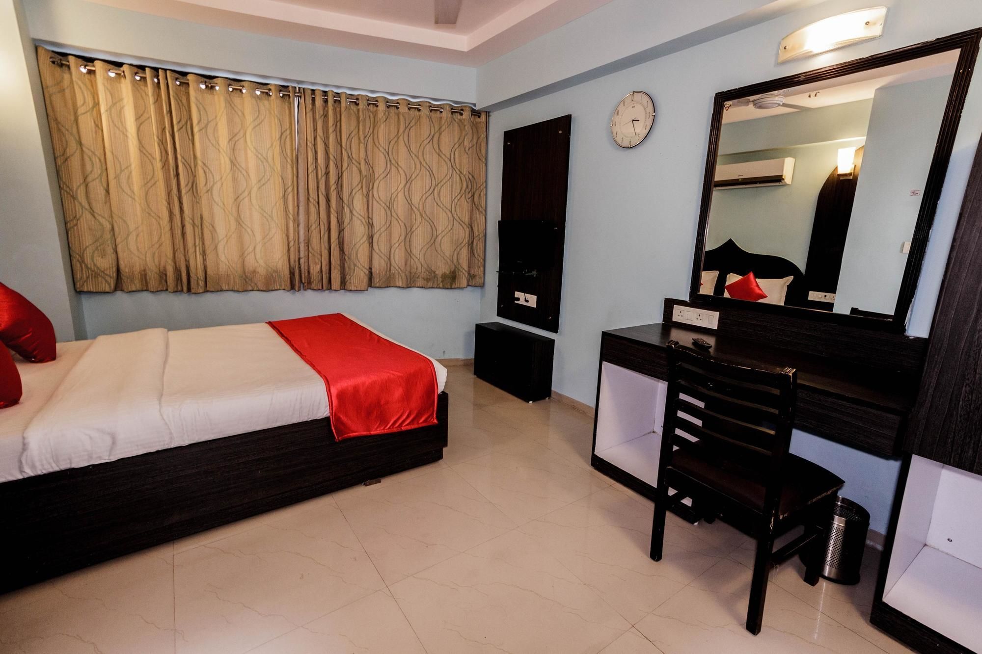 Hotel O Bridge Ahmedabad Exterior foto